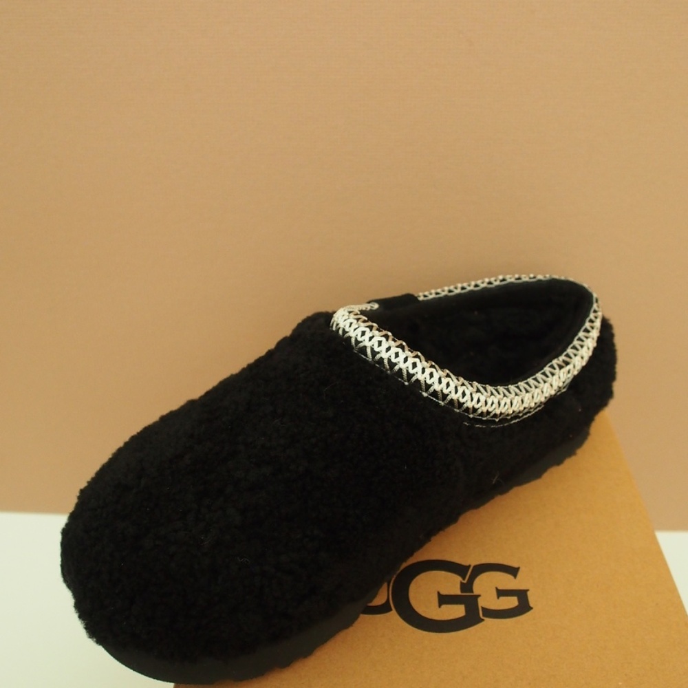 UGG Women Tasman Maxi Curly Slipper Size 7  Black